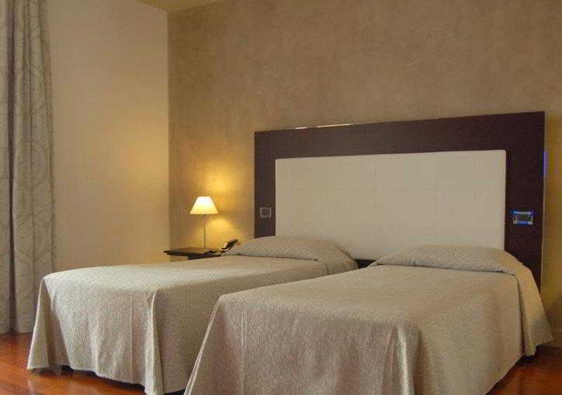 Cremona Palace Hotel Costa Santʼ Abramo Zimmer foto